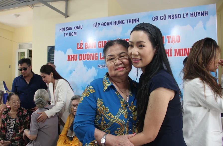 NSND Trịnh Kim Chi: Từ Á hậu đa tài, đến giật bằng Thạc Sĩ ở tuổi U60 - Hình 4