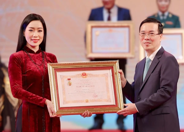 NSND Trịnh Kim Chi: Từ Á hậu đa tài, đến giật bằng Thạc Sĩ ở tuổi U60 - Hình 1