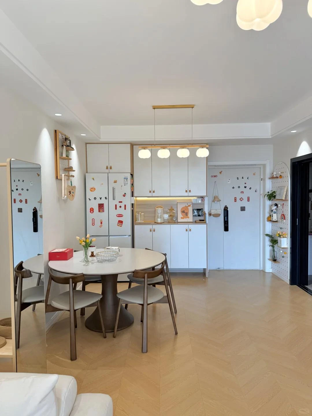 Bà nội trợ khoe ngôi nhà nhỏ ấm cúng cùng mẹo lưu trữ khiến ai cũng thốt lên: Chuyển đến đây rồi thì chẳng muốn ra ngoài nữa - Hình 6