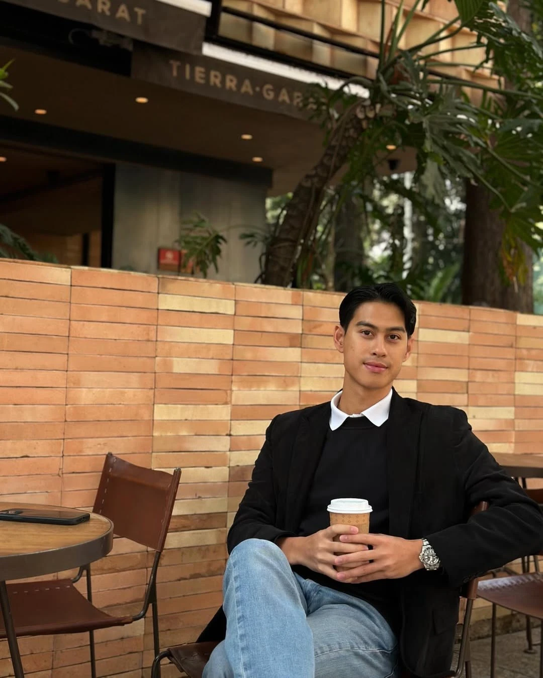 Danh tính tình tin đồn Tân MW, học vấn khủng người thừa kế cơ ngơi bà trùm HH TL - Hình 3