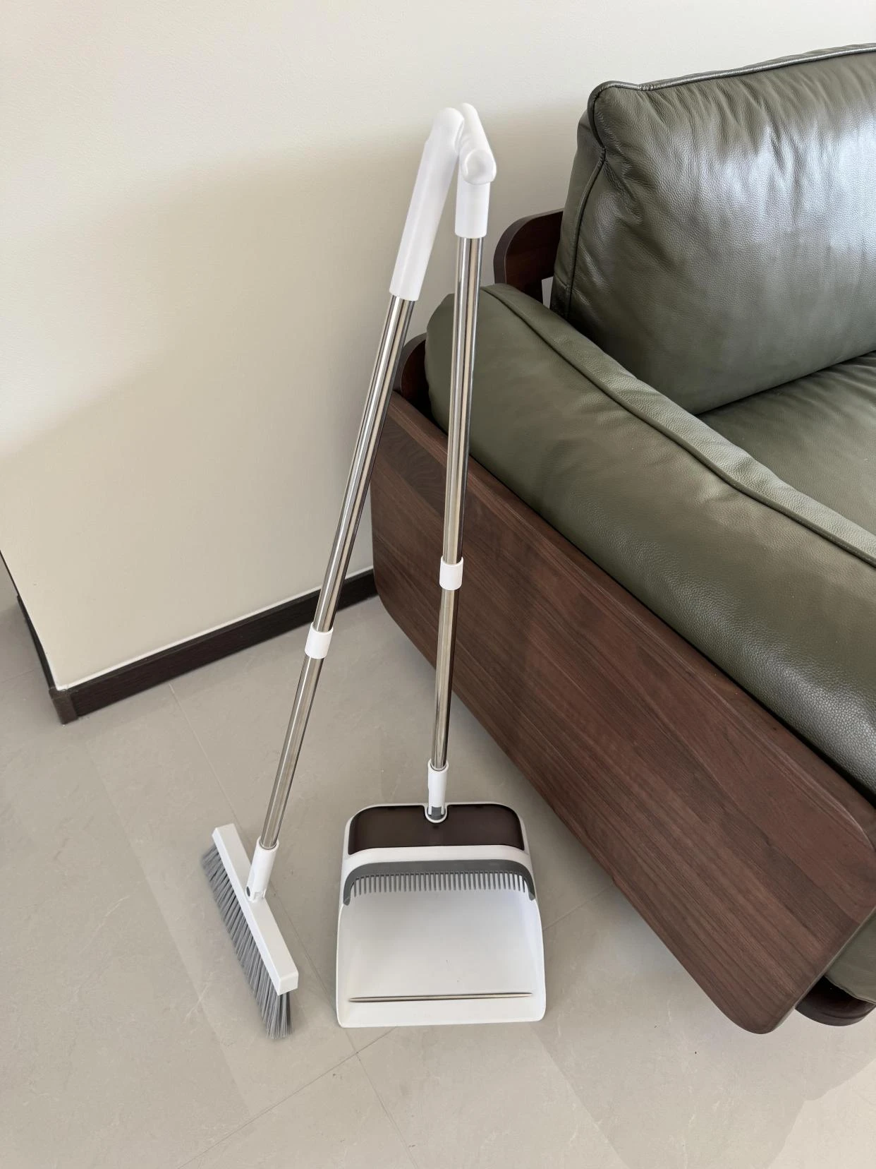 Người IQ cao không bao giờ để 5 thứ này ở phòng khách, biết lý do tôi vội vàng copy theo - Hình 4
