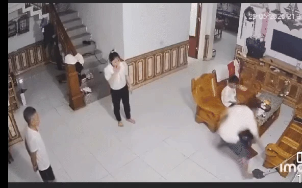 Vụ người vợ bị chồng đánh ở Tuyên Quang, tinh thần bấn loạn CA chưa thể điều tra - Hình 5