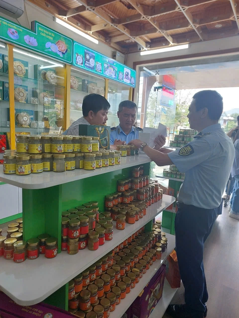 Công ty Tuấn Dương & TKT bị điều tra: 23.460 sản phẩm yến chưng là hàng giả! - Hình 6