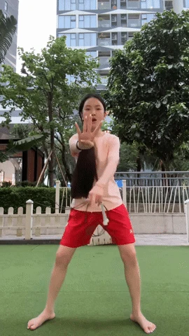 Động thái mới nhất của Chu Thanh Huyền - vợ Quang Hải giữa ồn ào bán hàng - Hình 1