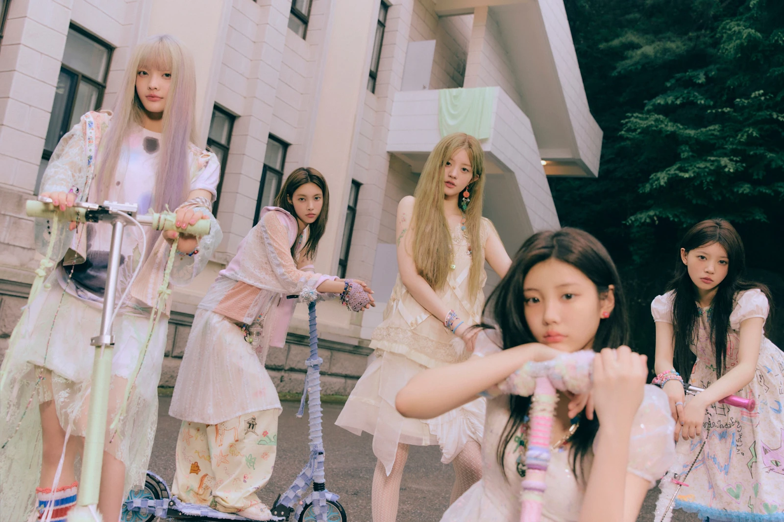 ILLIT tái xuất thất bại, fan đồng loạt quay lưng, bít cửa so với BABYMONSTER? - Hình 1