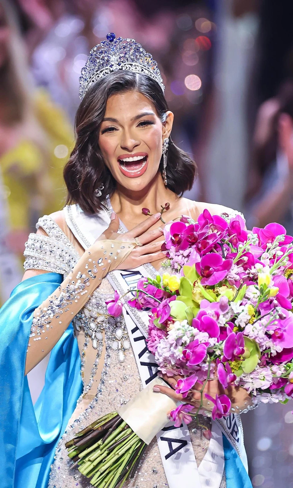 Miss Universe 2023 mặc hở gây tranh cãi, một đàn chị bỏ về dù đang làm giám khảo - Hình 4