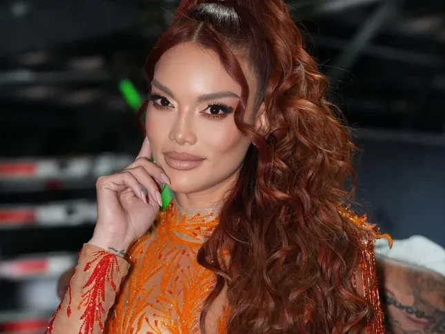 Miss Universe 2023 mặc hở gây tranh cãi, một đàn chị bỏ về dù đang làm giám khảo - Hình 6