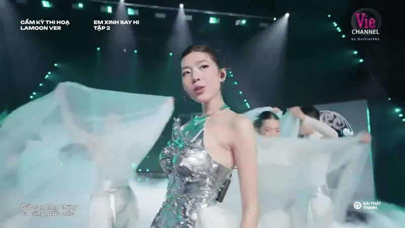 Nữ ca sĩ 2 lần giật top 1 Em Xinh hot nhất, Phương Mỹ Chi ồn xuyên 3 tập - Hình 13