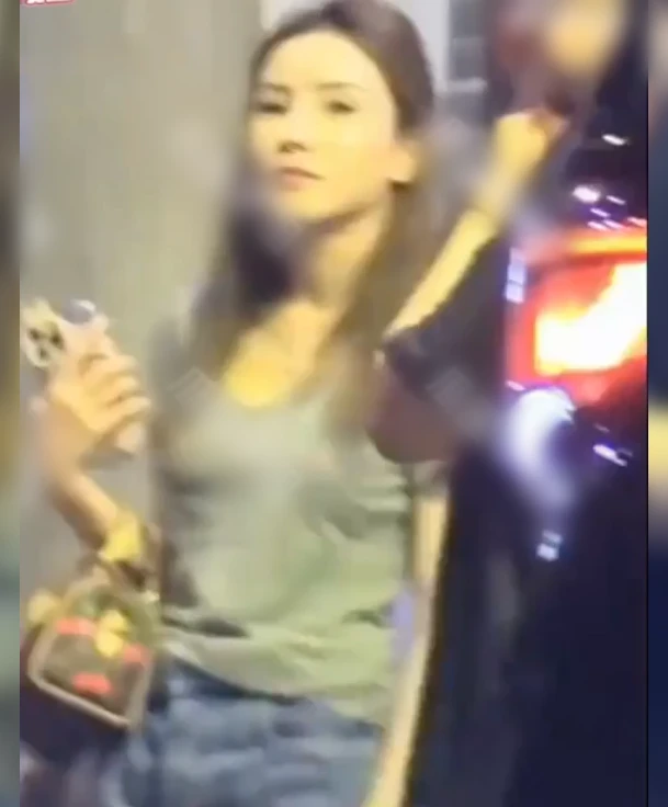 Phùng Thiệu Phong để tình mới ra mắt hội bạn, cưng hơn Lệ Dĩnh, hotgirl thái độ? - Hình 2