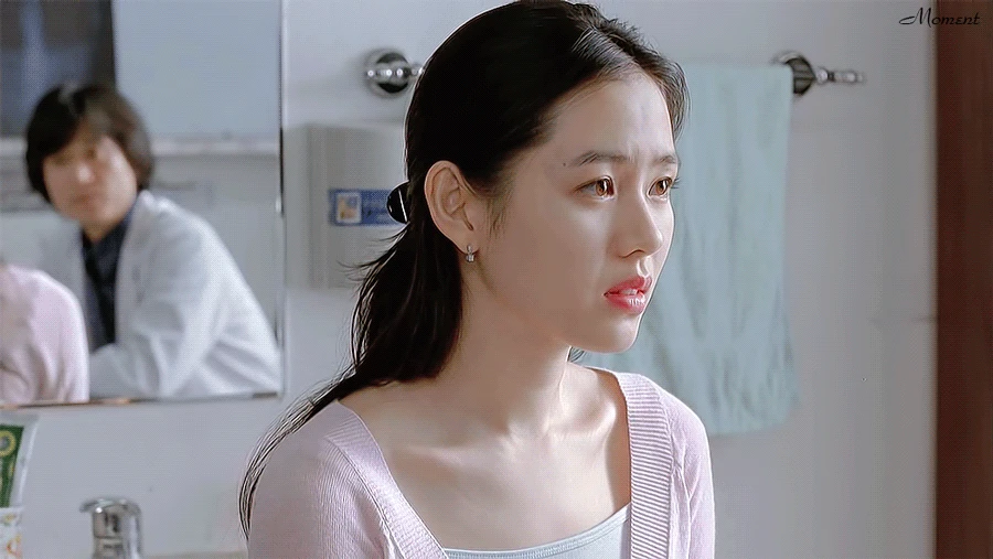 Son Ye Jin từng có cảnh nóng đầy mỹ cảm với Bae Yong Joon, nội dung phim ngang trái tới giờ vẫn thấy sai - Hình 4