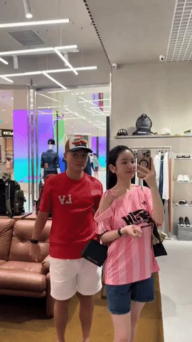 Trả lời sai câu hỏi về G-Dragon, Quang Hải nhận hình phạt đau ví từ Chu Thanh Huyền - Hình 1