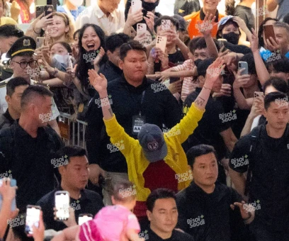 G-Dragon nhói tim khi vừa hạ cánh ở Việt Nam, vẫn nhiệt tình vẫy tay chào fan - Hình 4
