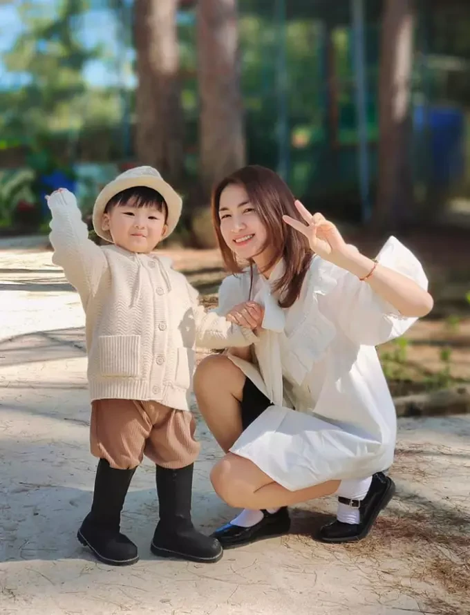 Hoà Minzy nợ vẫn cho con trai học trường xịn, nhìn học phí mà choáng - Hình 4
