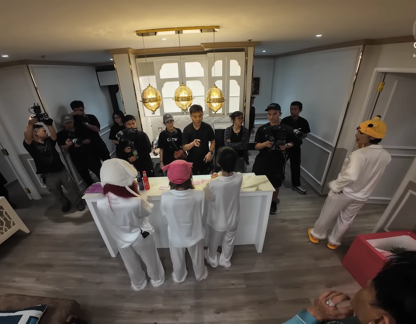 Miu Lê từ Bà nội khó tính đến cây hài Vbiz, nỗi ám ảnh của biên tập Em Xinh - Hình 10