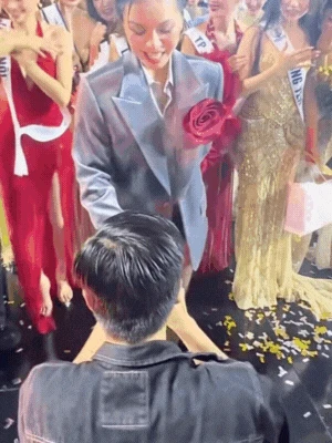Chưa từng có: Nam diễn viên cầu hôn mỹ nhân Vbiz ngay tại Chung kết Hoa hậu hoàn vũ VN! - Hình 2
