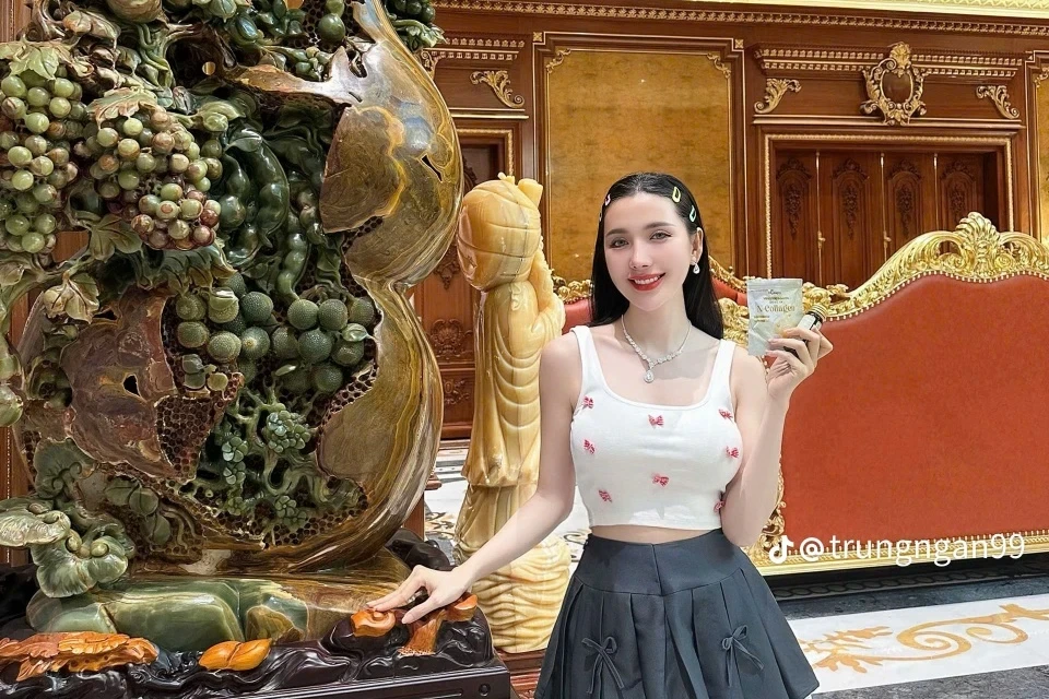 Ngân Collagen để anti rửa mắt, khoe phòng đặc biệt, lấy tay cào để chứng minh? - Hình 1