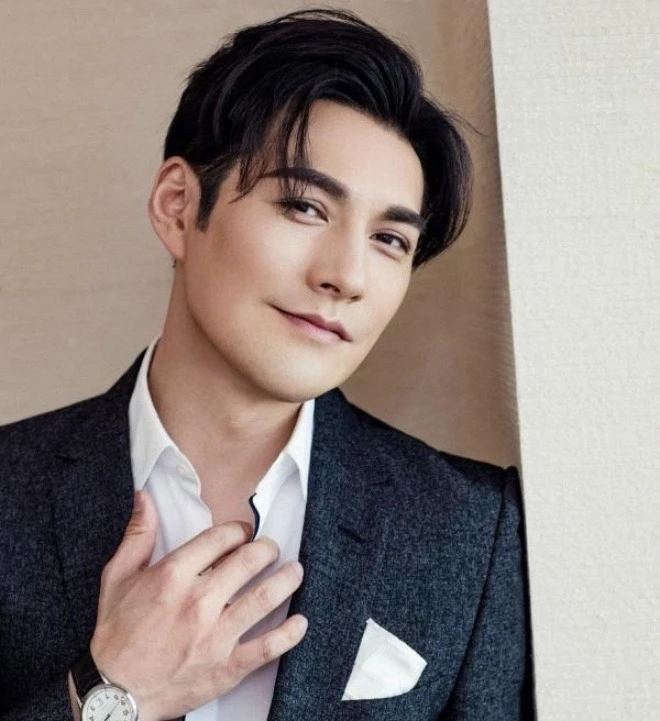 Nghiêm Khoan: Chồng quốc dân một thời, cưới vợ liền ở ẩn, giờ thành ác nhân - Hình 1