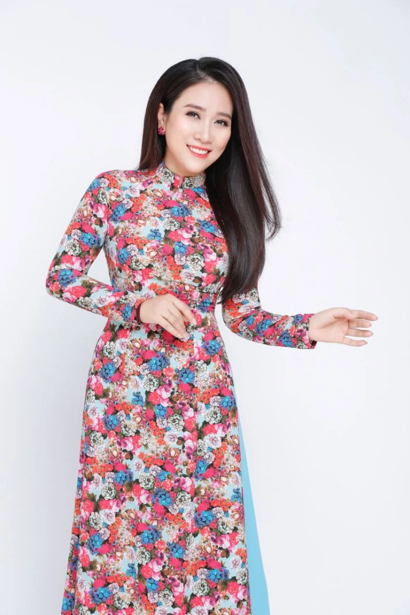 Vân Khánh lớp 7 hát chuyên nghiệp, 34 tuổi là NSƯT, sống khép kín cùng chồng - Hình 5