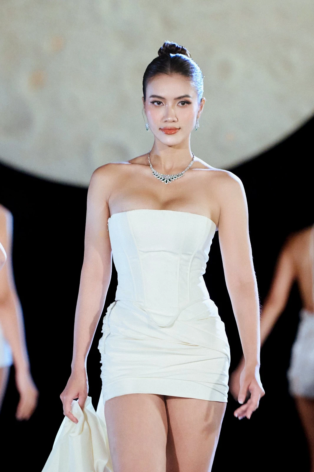 Á hậu Minh Nhàn thái độ với Top 2 Miss Cosmo Việt, BTC nói không muốn nhắc - Hình 8