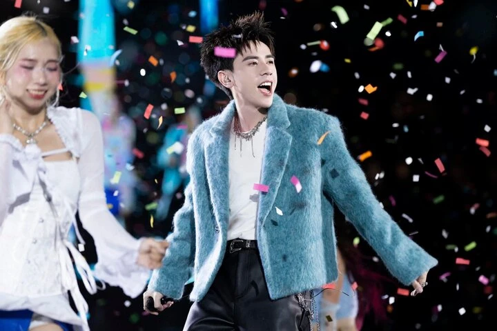 G-Dragon vác gánh nặng 10 tỷ lên sân khấu, chịu chơi vượt Quang Hùng? - Hình 8