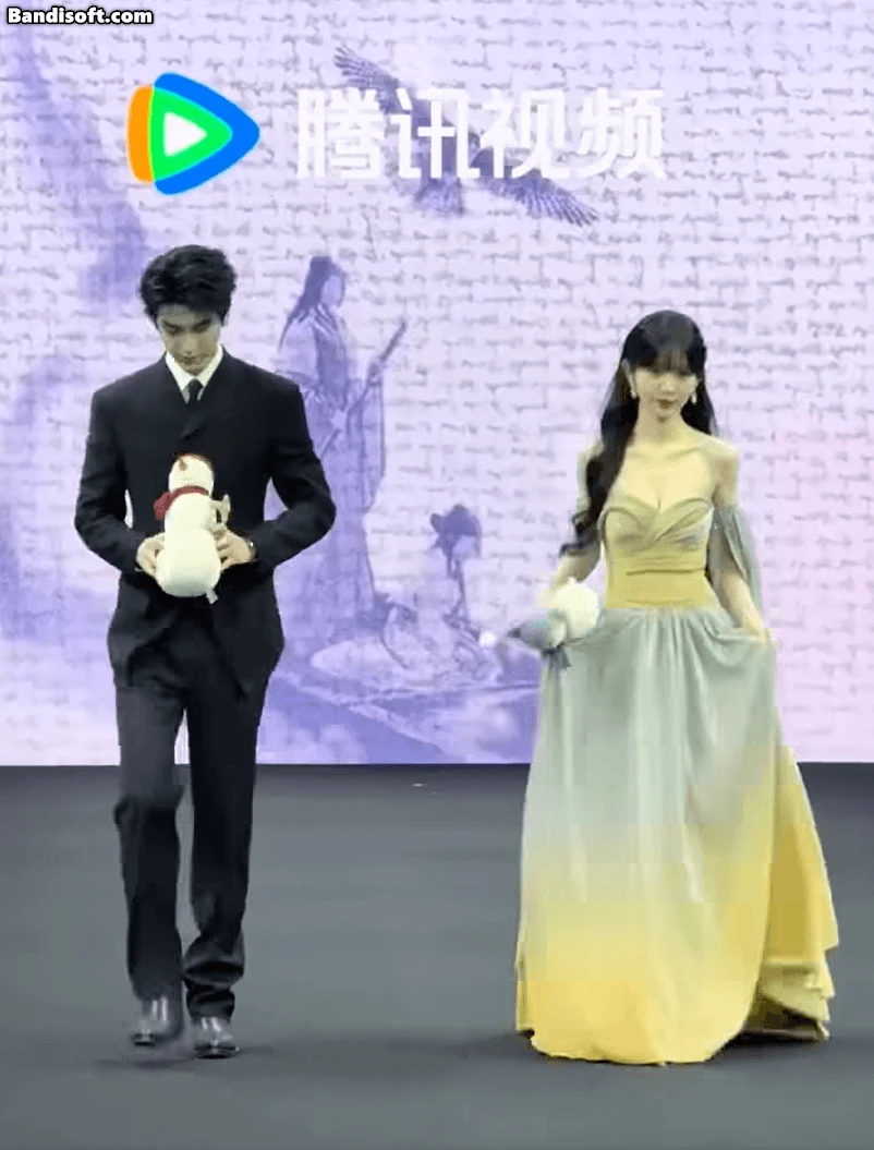 Hiếm lắm mới thấy 1 cặp đôi ngôn tình ghét nhau không đội trời chung: Né nhau như né tà, thế này yêu đương nỗi gì - Hình 2
