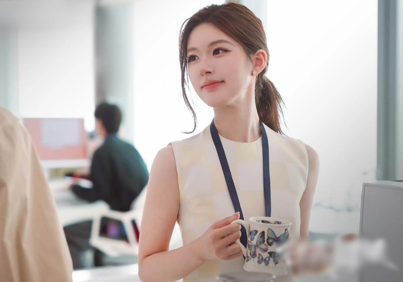 Triệu Lộ Tư vươn top 1 Weibo, sau trailer phim mới công bố, tái xuất đỉnh cỡ nào - Hình 6