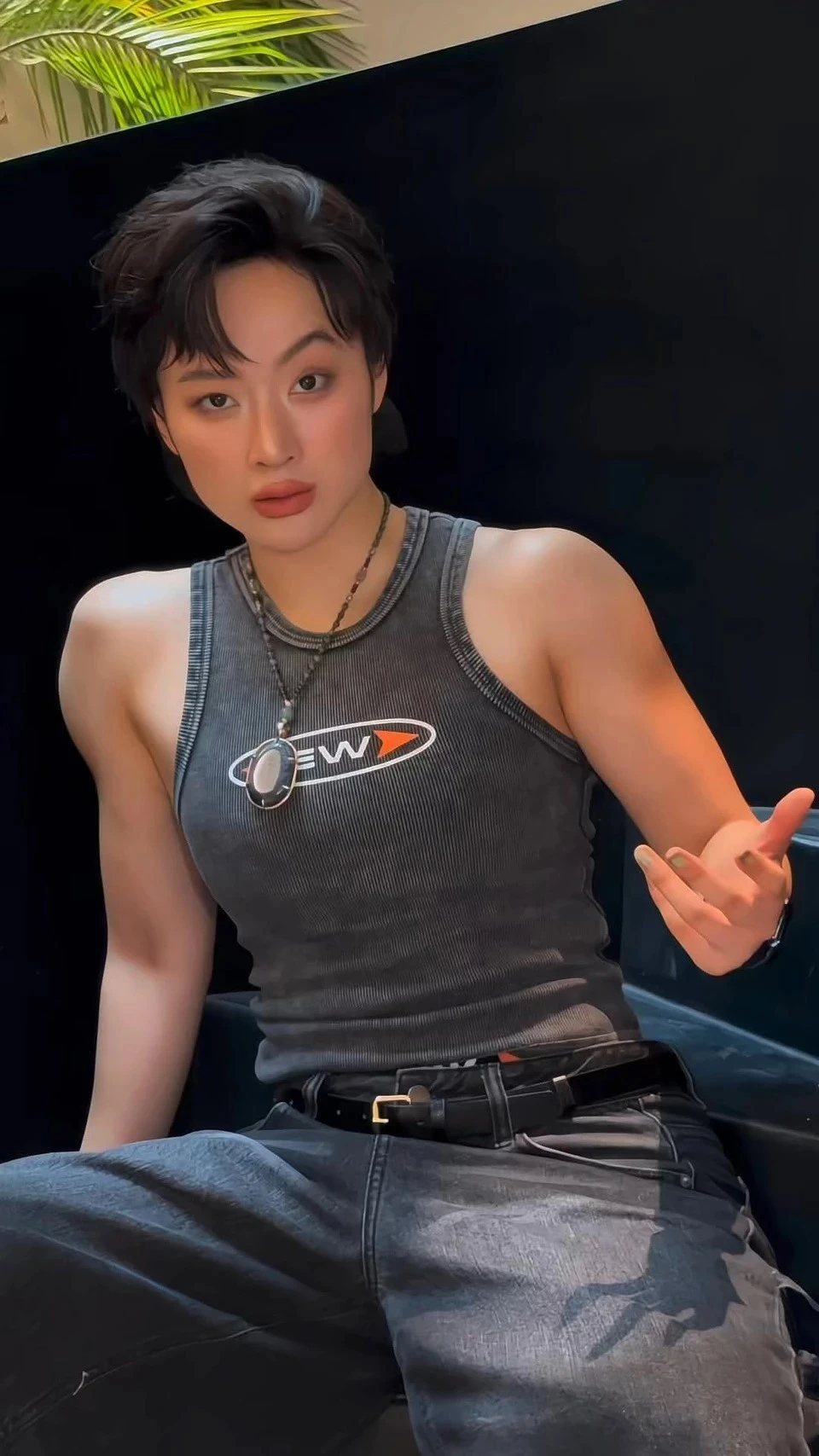 Angela Phương Trinh cơ bắp đến khó tin - Hình 1