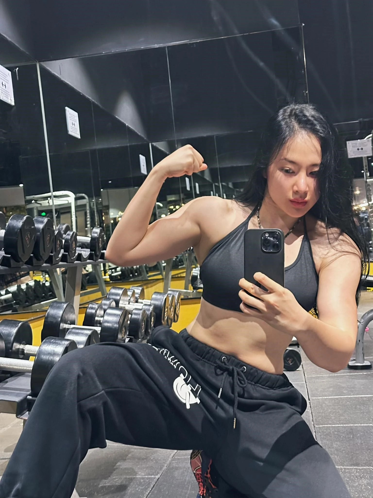 Angela Phương Trinh cơ bắp đến khó tin - Hình 3