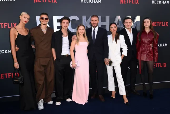 Con trai lớn nhà Beckham bị bắt làm con tin, cạch mặt em trai, bỏ rơi cha mẹ - Hình 1