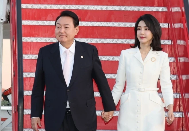Cựu đệ nhất phu nhân Hàn bị công khai bí mật học vấn có thể hướng nội hết đời - Hình 4