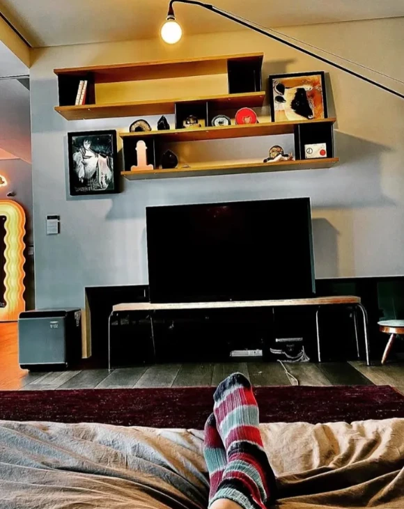 G-Dragon lộ căn penthouse, tựa bảo tàng nghệ thuật triệu đô, khiến fan choáng - Hình 5