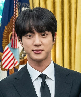 Jin (BTS) bị công ty đâm sau lưng trong lần solo đầu tiên, HYBE bị phê bình? - Hình 1