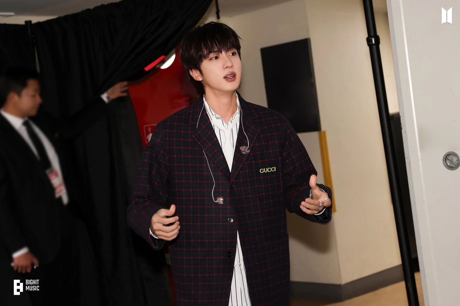 Jin (BTS) bị công ty đâm sau lưng trong lần solo đầu tiên, HYBE bị phê bình? - Hình 4