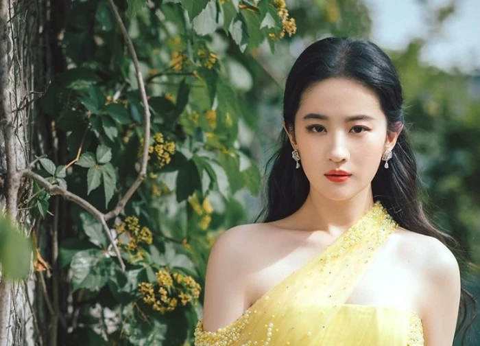 Lưu Diệc Phi xé bỏ hình tượng, tung ảnh đồ ngủ thiêu đốt, MXH đêm khuya! - Hình 1