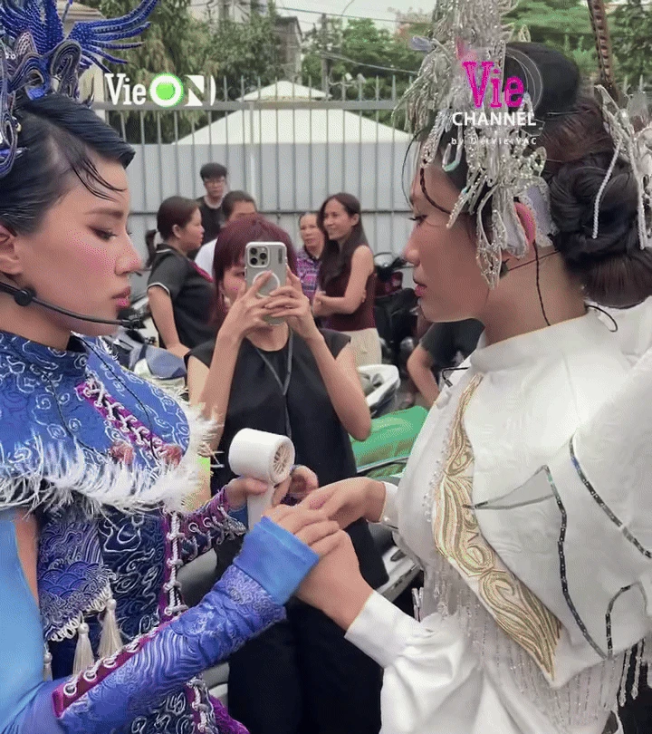 Phương Mỹ Chi và Pháo ôm nhau òa khóc tiết lộ kết quả vòng loại Em Xinh? - Hình 3