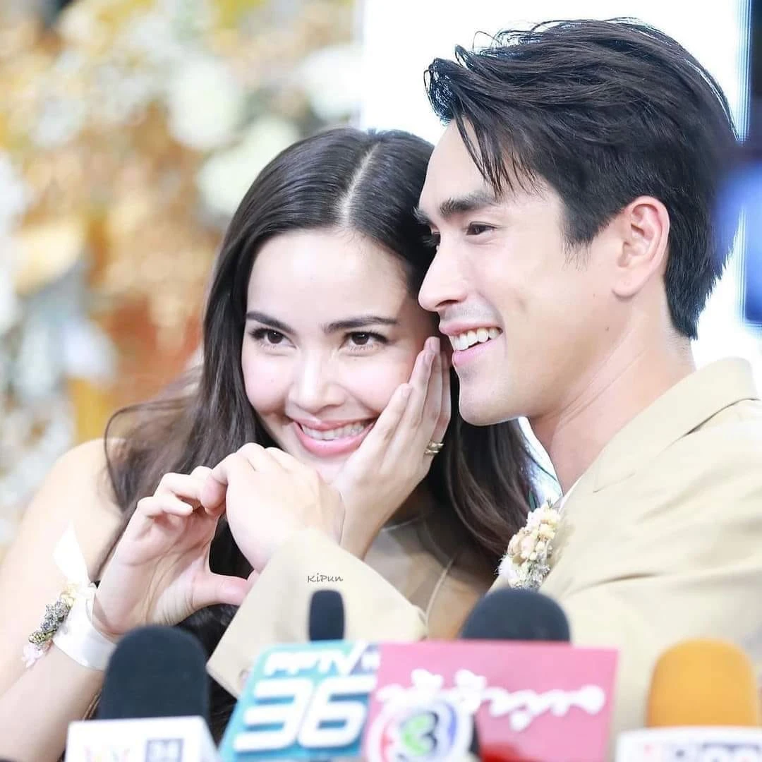 Yaya Urassaya: Ngọc nữ chùa Vàng yêu Mỹ Nam đẹp nhất Thái Lan, gây sốt profile - Hình 9