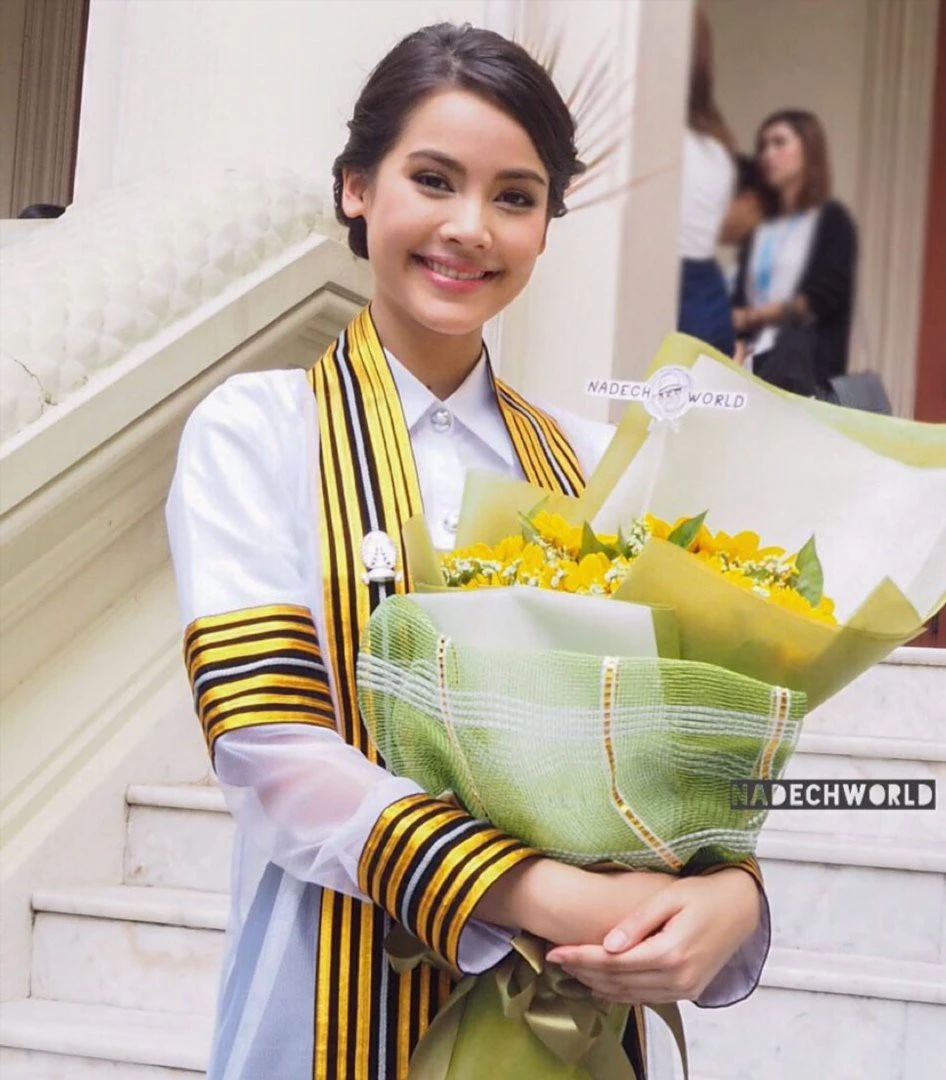 Yaya Urassaya: Ngọc nữ chùa Vàng yêu Mỹ Nam đẹp nhất Thái Lan, gây sốt profile - Hình 3