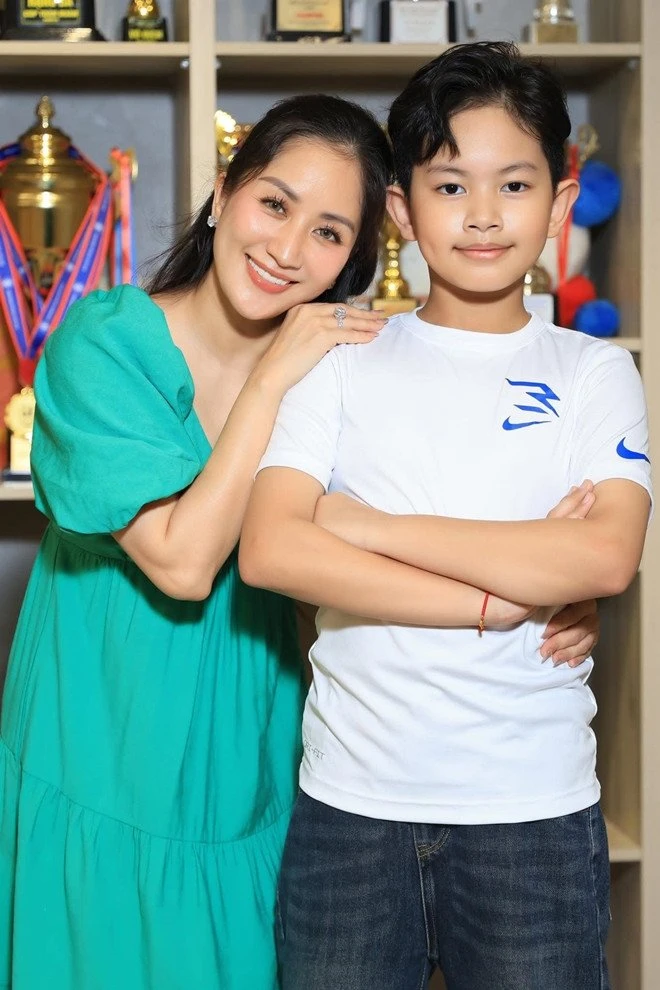 Con trai Khánh Thi thay đổi kỳ lạ, bố mẹ bất lực thấy rõ, CĐM khuyên 1 điều - Hình 3