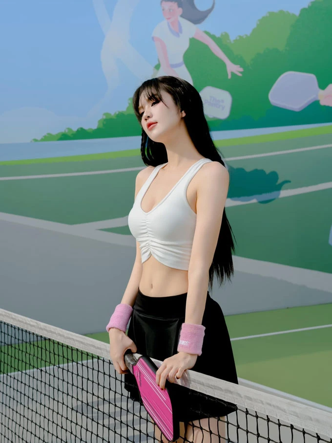 Ngọc Trinh lại khiến cộng đồng mạng dậy sóng! Hở bạo khi chơi pickleball - Hình 5