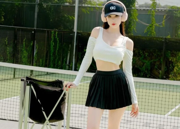 Ngọc Trinh lại khiến cộng đồng mạng dậy sóng! Hở bạo khi chơi pickleball - Hình 1