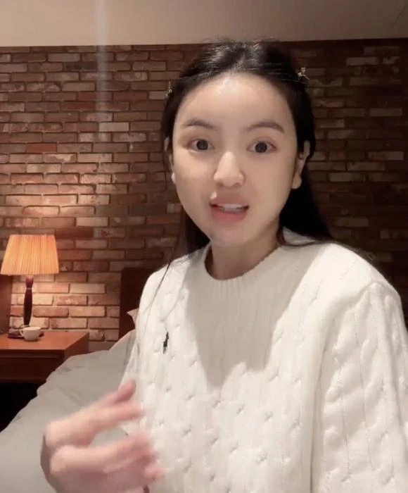 Vợ Quang Hải hiện nguyên hình đen nhẻm, mặt bóng dầu, CĐM nhận không ra - Hình 5