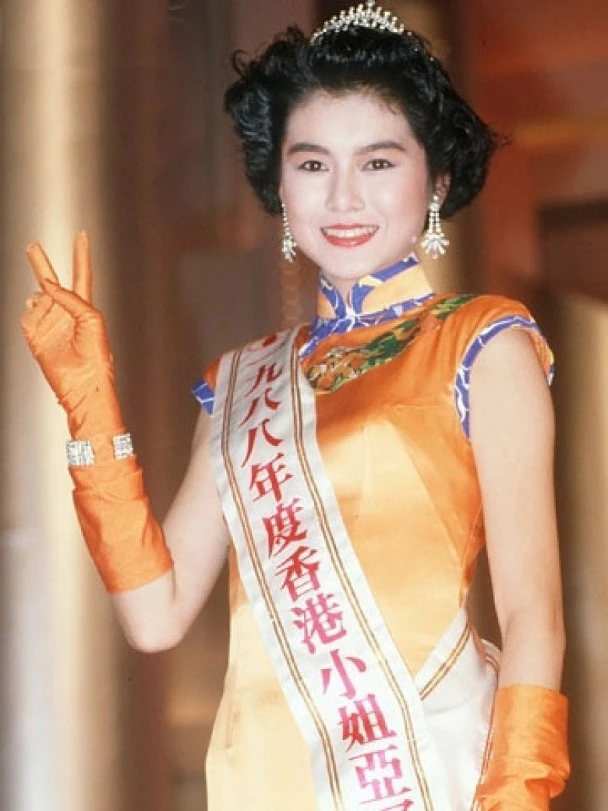 Á hậu HK bị đàn em thả dê, U60 mới biết rõ thân thế, suýt ra đi vì tiêm vào cổ - Hình 1