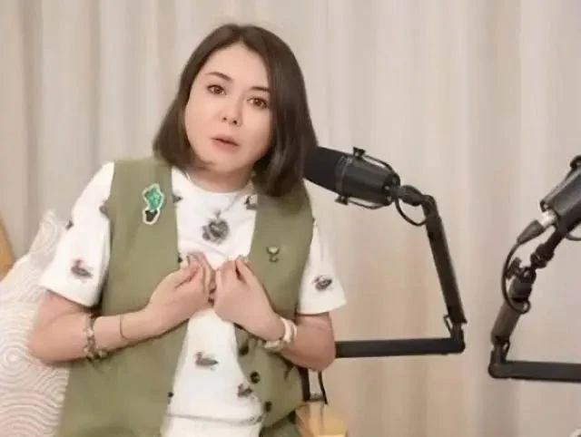 Á hậu HK bị đàn em thả dê, U60 mới biết rõ thân thế, suýt ra đi vì tiêm vào cổ - Hình 5