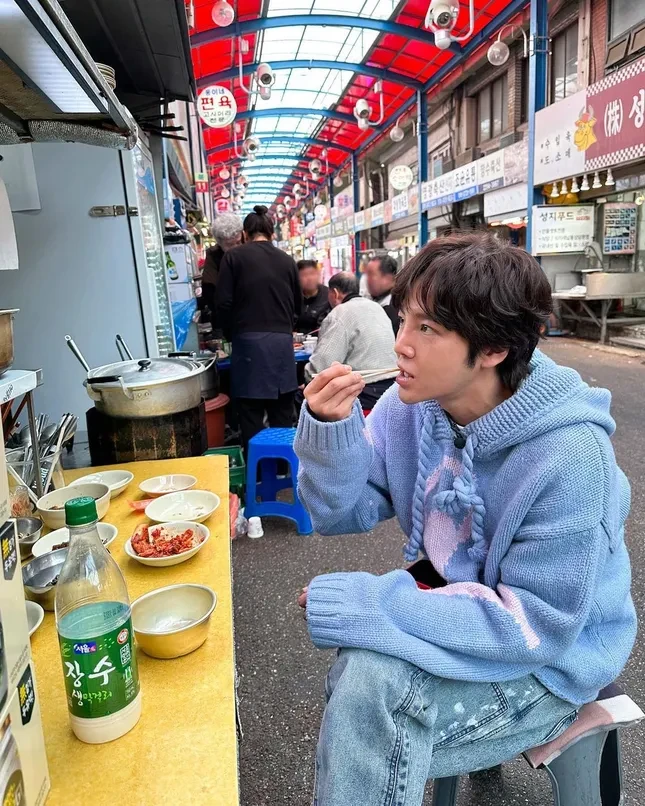 Jang Geun Suk nam thần của Cô Nàng Đẹp Trai, loa dốc, giờ vác loa tặng chữ ký - Hình 9