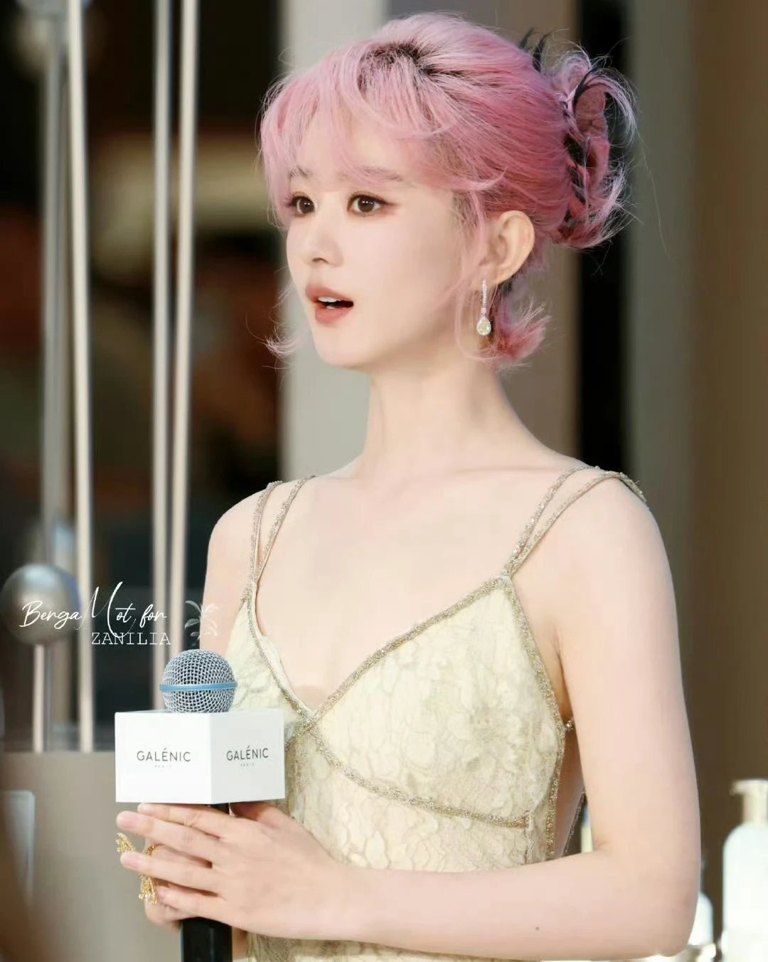 Triệu Lệ Dĩnh đối mặt với làn sóng phẫn nộ dữ dội không làm gì cũng bị ném đá - Hình 4