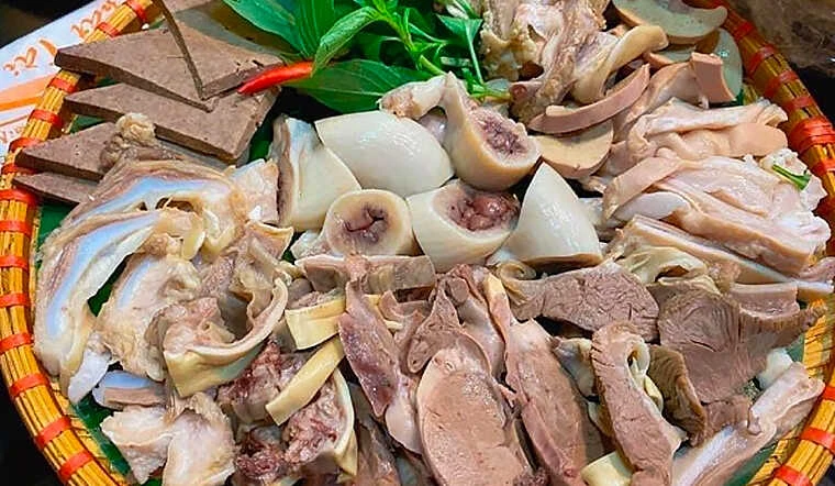 Cà phê pha nước luộc lòng gây sốt, chủ quán tiết lộ bất ngờ, doanh thu sốc hơn - Hình 3