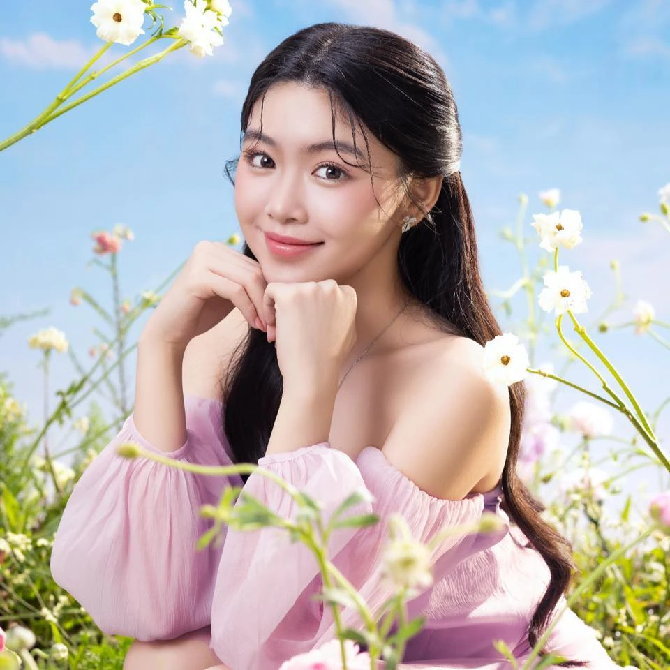 Lọ Lem: Ái nữ tài phiệt, profile chuẩn con nhà người ta, visual vượt tầm hoa hậu - Hình 2