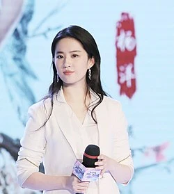 Lưu Diệc Phi bị tố biến mất khi biết tin trượt giải, hèn nhát hay chiêu trò? - Hình 6