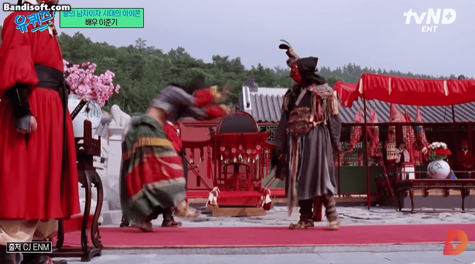 Showbiz có duy nhất 1 mỹ nam thành sao hạng A nhờ trồng cây chuối, lộn ngược người vẫn đẹp siêu thực mới tài - Hình 2