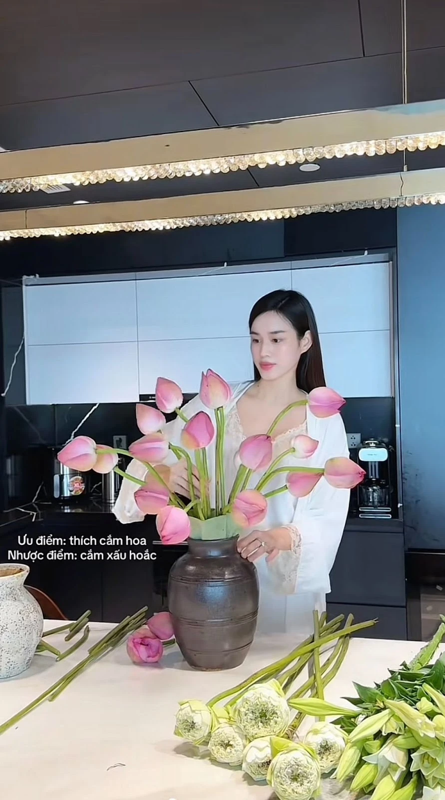 Đỗ Thị Hà đổi style gái đảm ra dáng vợ hiền rộ tin chuẩn bị lấy chồng đại gia - Hình 4